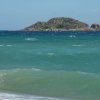 vue des îles nombreuses de Sardaigne depuis la plage